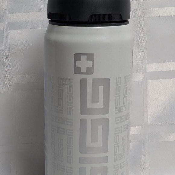 SIGG SWISS MADE METAL WATER BOTTLE SPORTS 0.6 LT SILVER AND WHITE LIDDED SPORTS - Picture 5 of 16